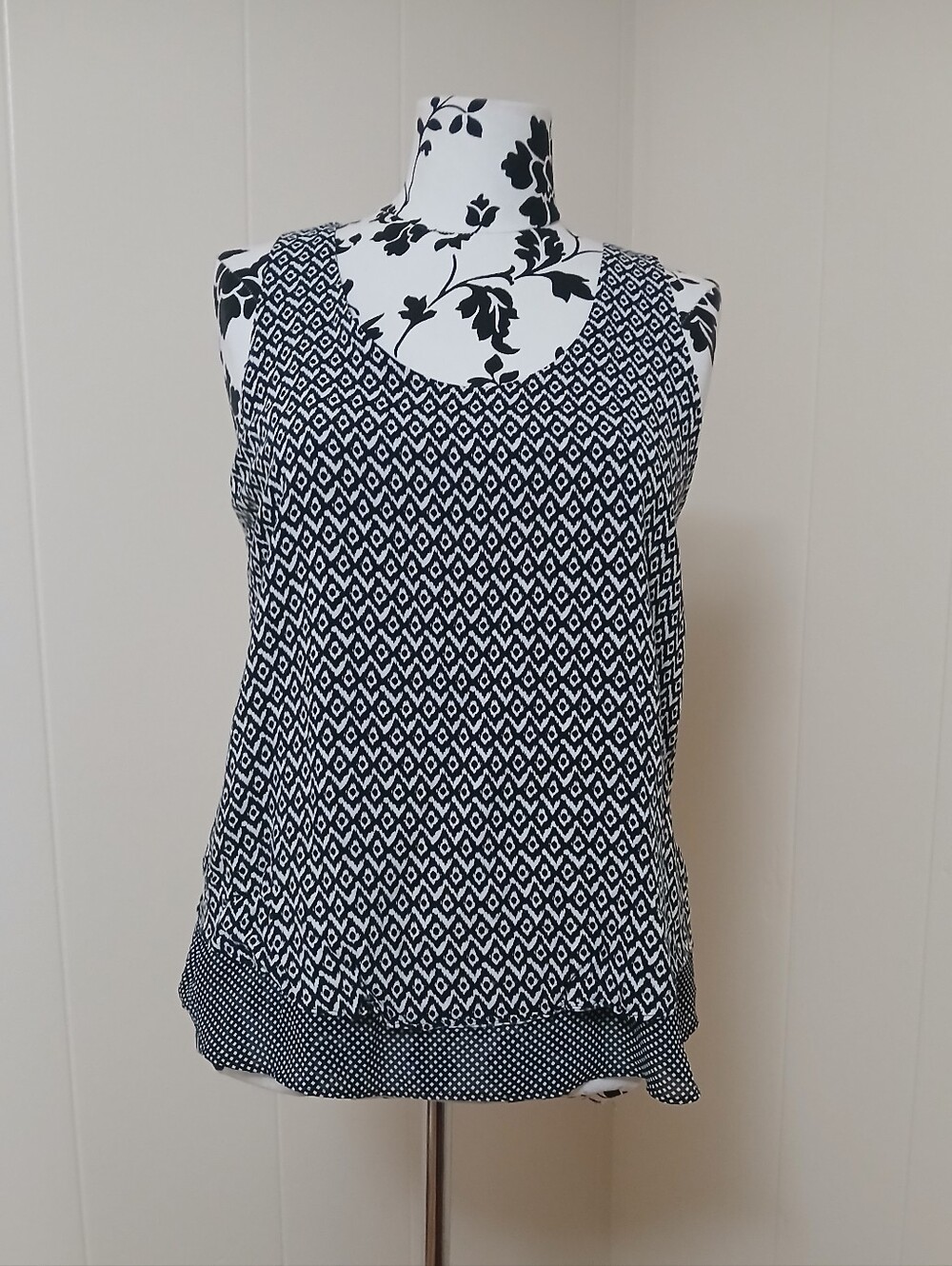 CYNTHIA ROWLEY Sleeveless Top - Picture 3 of 7